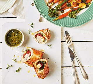 Krůtí závitky se sušenými rajčaty a fetou