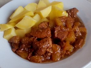 Dušený pikantní bůček s kedlubnou Dušený pikantní bůček s kedlubnou