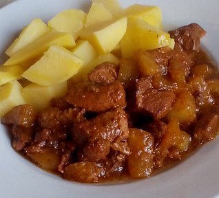 Dušený pikantní bůček s kedlubnou Dušený pikantní bůček s kedlubnou