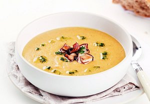 Bramborová krémová polévka s houbami