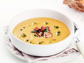 Bramborová krémová polévka s houbami