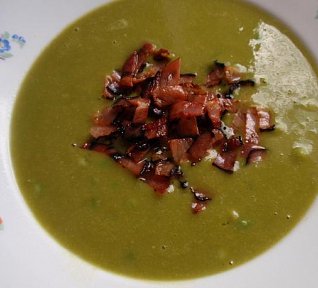 Hrášková polévka se slaninou