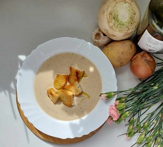 Krém z bílé ředkve na víně