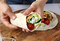 Tortilla wrap s lilkem a halloumi