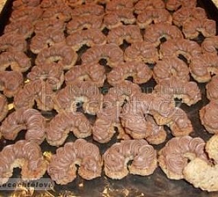 Ořechové rohlíčky Heda