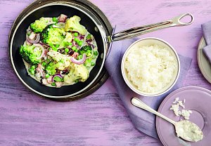 Zelenina na pánvi s rýží