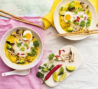 Laksa s krůtou a brokolicí Laksa s krůtou a brokolicí