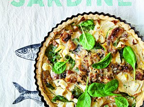 Koláč se sardnikami a čekankou