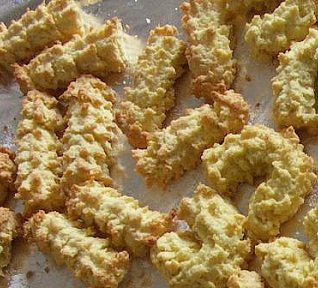 Kokosové cukroví tlačené strojkem