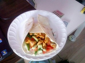 Tortilla s kuřecím masem a zeleninou Tortilla s kuřecím masem a zeleninou