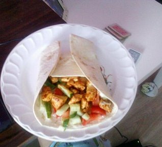 Tortilla s kuřecím masem a zeleninou