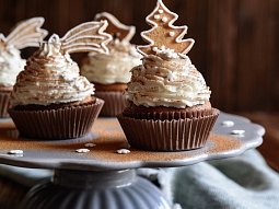 Vánoční perníkové cupcakes se skořicovým krémem