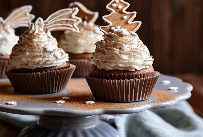 Vánoční perníkové cupcakes se skořicovým krémem