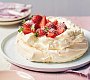 Pavlova se šlehačkou a jahodami
