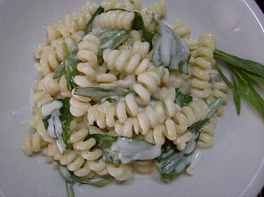 Těstoviny s mascarpone, gorgonzolou a rukolou ...