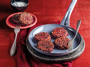 Bulgurové placky s červenou řepou