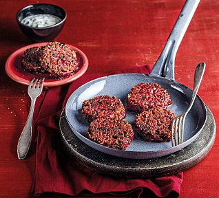 Bulgurové placky s červenou řepou