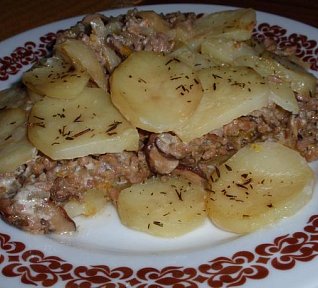 Brambory zapečené (nejen) s mletým masem