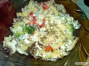 Fusilli s brokolicí, nivou a žampiony