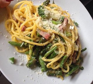 Čerstvé těstoviny s chřestem