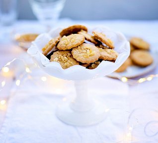 Měkké koláčky s kandovaným zázvorem sypané macou