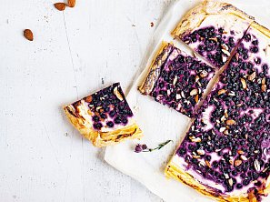 Jednoduchý ricottový koláč s borůvkami