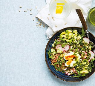 Pohanková miska se zeleninou a ztraceným vejcem