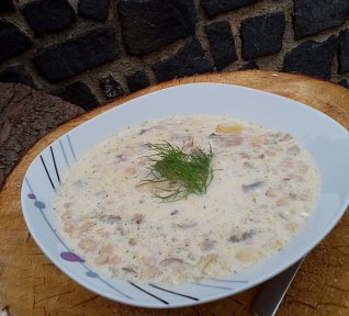 Bílá polévka z hlívy a fazolí