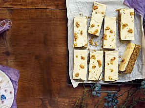 Ořechové řezy se žloutkovou polevou