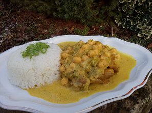 Kuřecí kari s pórkem a cizrnou