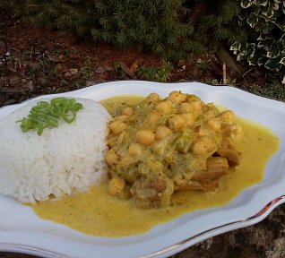 Kuřecí kari s pórkem a cizrnou