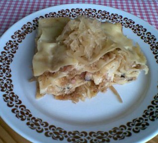 Lasagne se slaninou a kyselým zelím