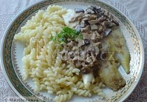 Filety z pangasia s houbovým dipem