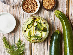 Kořeněné cuketové pickles