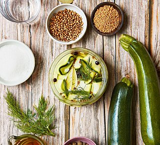 Kořeněné cuketové pickles