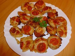 Zapečené brambory s mozzarellou a rajčaty