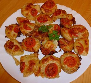 Zapečené brambory s mozzarellou a rajčaty