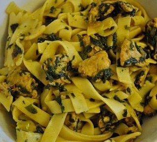 Tagliatelle se špenátem a houbovou omáčkou