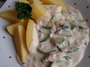 Cuketa v sýrové omáčce