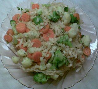 Nudle s česnekovou zeleninou