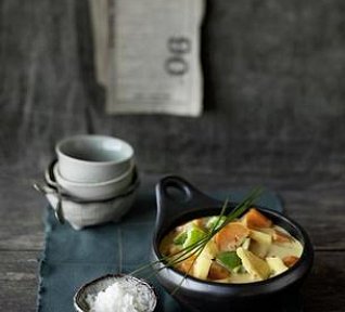 Thajské žluté zeleninové karí