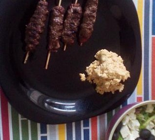 Hovězí kofta s hummusem