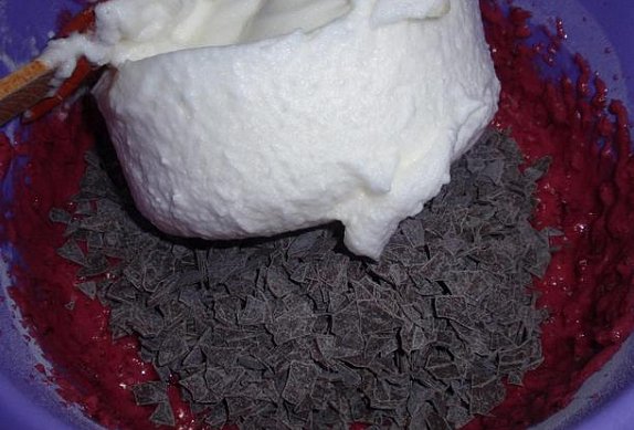 Bábovka (buchta, dort) z červené řepy s čokoládou - vláčná