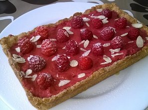 Malinový tart s mandlemi