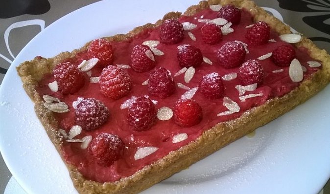 Malinový tart s mandlemi