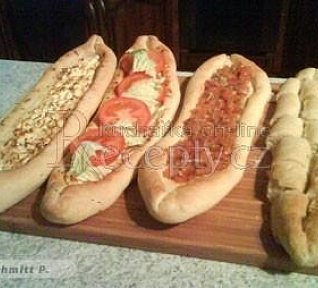 Arabské lodičky pide s různými náplněmi Arabské lodičky pide s různými náplněmi
