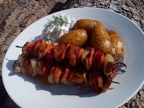 Špízy pečené na bramborách (i z remosky)