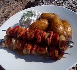 Špízy pečené na bramborách (i z remosky)