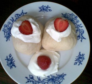 Plněné kynuté knedlíky