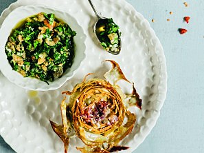 Smažený artyčok se salsou a majonézou